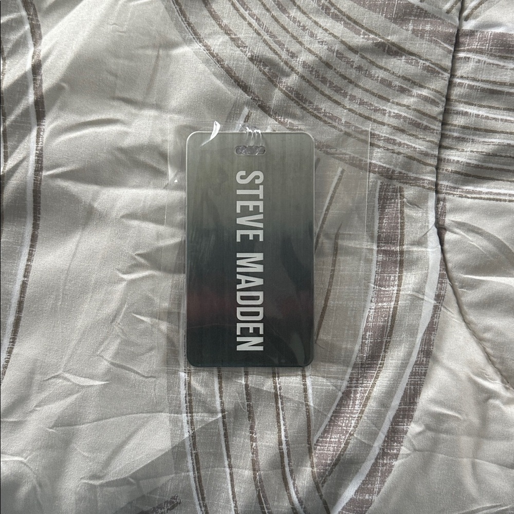 Gray Steve Madden Luggage Tag